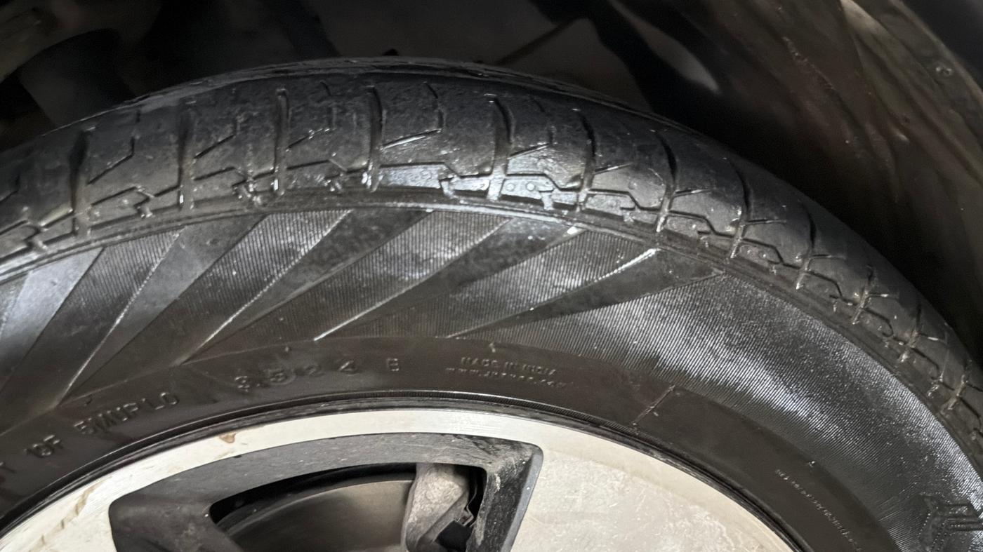2018 Tata NEXON XZA PLUS PETROL, Petrol, Automatic, 74,243 km, Right Front Tyre Tread