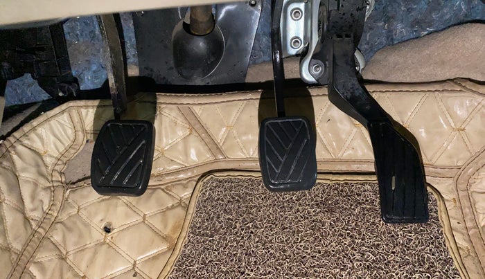 2015 Maruti Swift Dzire LXI, Petrol, Manual, 92,052 km, Pedals