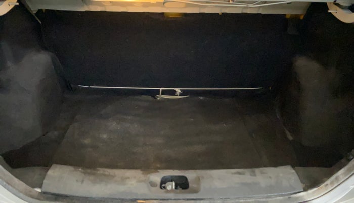 2015 Maruti Swift Dzire LXI, Petrol, Manual, 92,052 km, Boot Inside