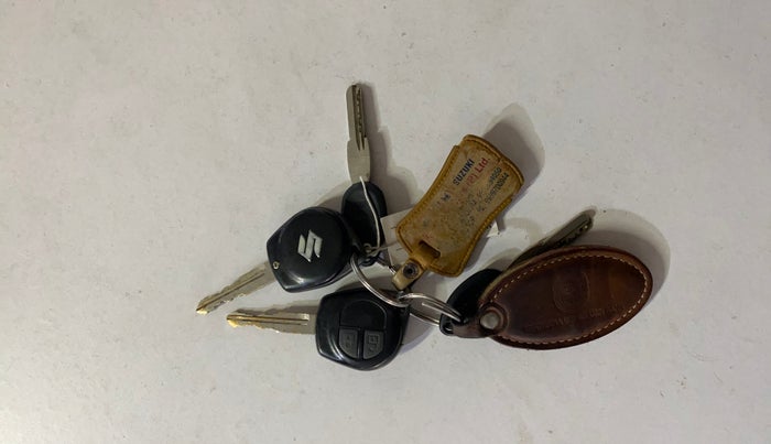 2015 Maruti Swift Dzire LXI, Petrol, Manual, 92,052 km, Key Close Up