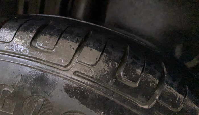 2015 Maruti Swift Dzire LXI, Petrol, Manual, 92,052 km, Right Rear Tyre Tread