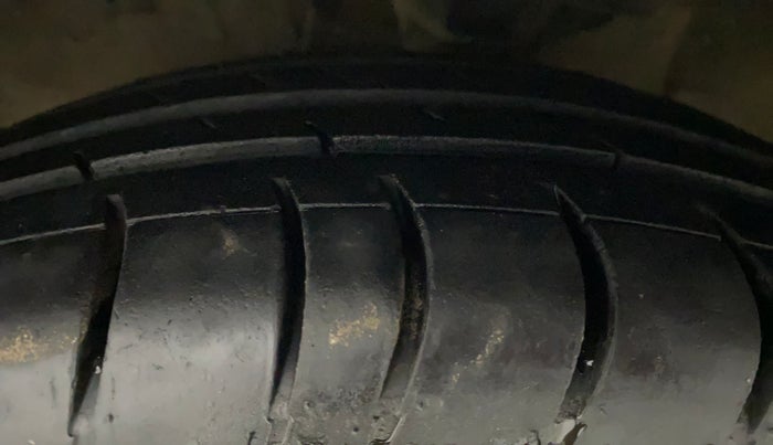 2011 Hyundai i10 MAGNA 1.2, Petrol, Manual, 42,588 km, Left Front Tyre Tread