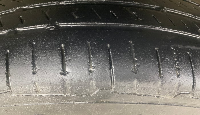 2014 Maruti Wagon R 1.0 VXI, Petrol, Manual, 67,220 km, Right Front Tyre Tread