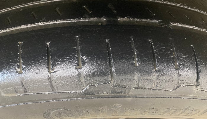 2014 Maruti Wagon R 1.0 VXI, Petrol, Manual, 67,220 km, Left Front Tyre Tread