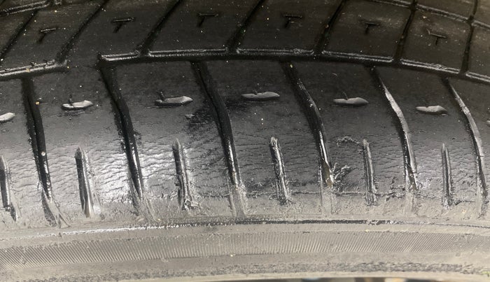 2014 Maruti Wagon R 1.0 VXI, Petrol, Manual, 67,220 km, Right Rear Tyre Tread