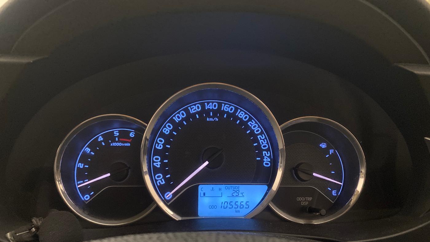 2015 Toyota Corolla Altis J DIESEL, Diesel, Manual, 1,05,565 km, Odometer Image