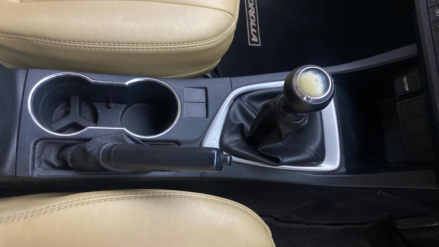 2015 Toyota Corolla Altis J DIESEL, Diesel, Manual, 1,05,565 km, Gear Lever