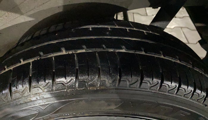 2013 Maruti Wagon R 1.0 VXI, Petrol, Manual, 70,066 km, Left Rear Tyre Tread