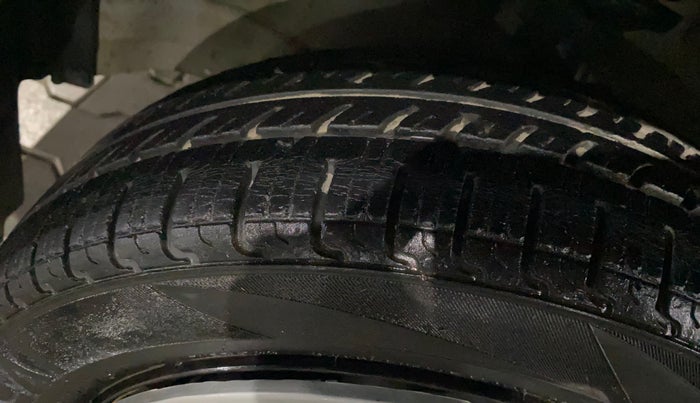2013 Maruti Wagon R 1.0 VXI, Petrol, Manual, 70,066 km, Left Front Tyre Tread