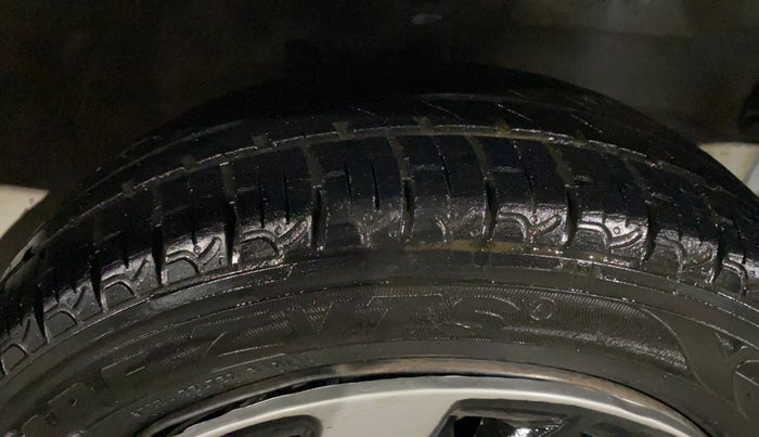 2013 Maruti Wagon R 1.0 VXI, Petrol, Manual, 70,066 km, Right Front Tyre Tread
