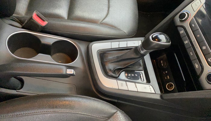 2016 Hyundai New Elantra 2.0 SX(O) AT PETROL, Petrol, Automatic, 1,01,757 km, Gear Lever