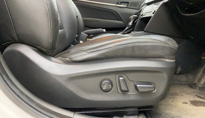 2016 Hyundai New Elantra 2.0 SX(O) AT PETROL, Petrol, Automatic, 1,01,757 km, Driver Side Adjustment Panel