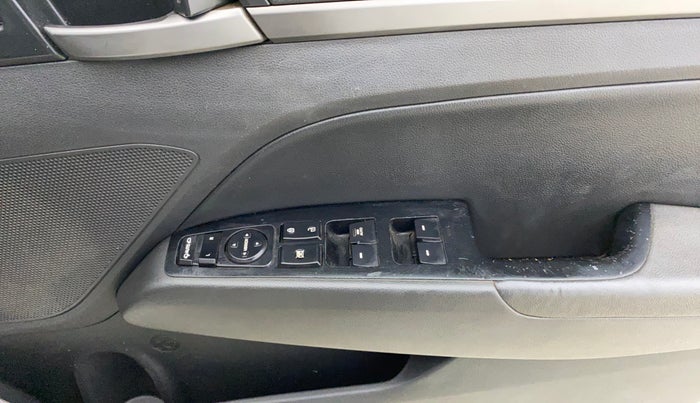 2016 Hyundai New Elantra 2.0 SX(O) AT PETROL, Petrol, Automatic, 1,01,757 km, Driver Side Door Panels Control