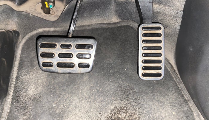 2016 Hyundai New Elantra 2.0 SX(O) AT PETROL, Petrol, Automatic, 1,01,757 km, Pedals