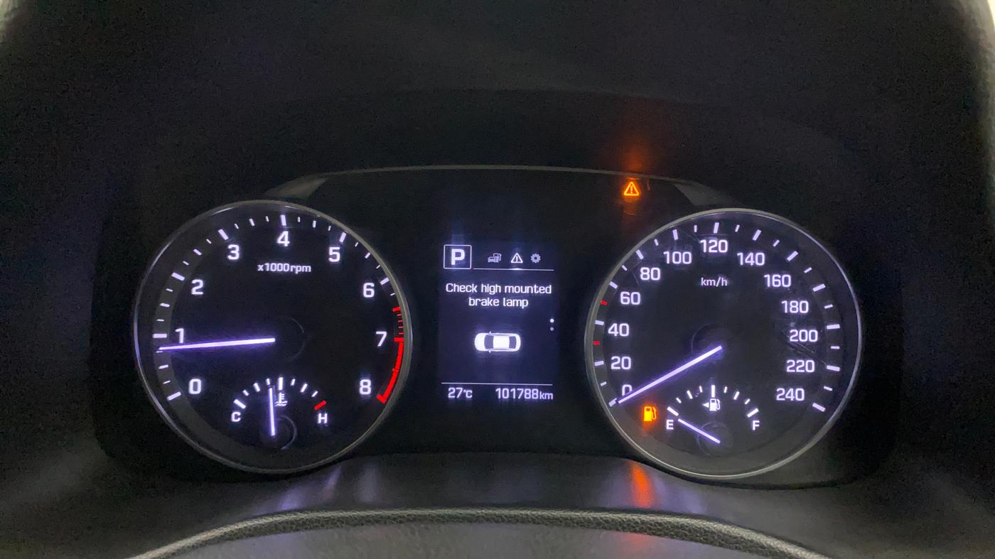 2016 Hyundai New Elantra 2.0 SX(O) AT PETROL, Petrol, Automatic, 1,01,417 km, Odometer Image