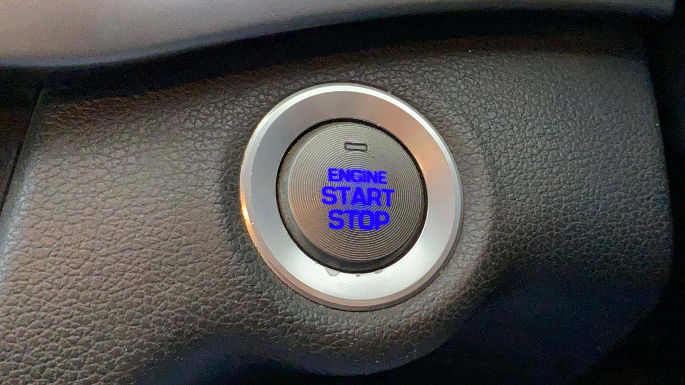 2016 Hyundai New Elantra 2.0 SX(O) AT PETROL, Petrol, Automatic, 1,01,417 km, Keyless Start/ Stop Button
