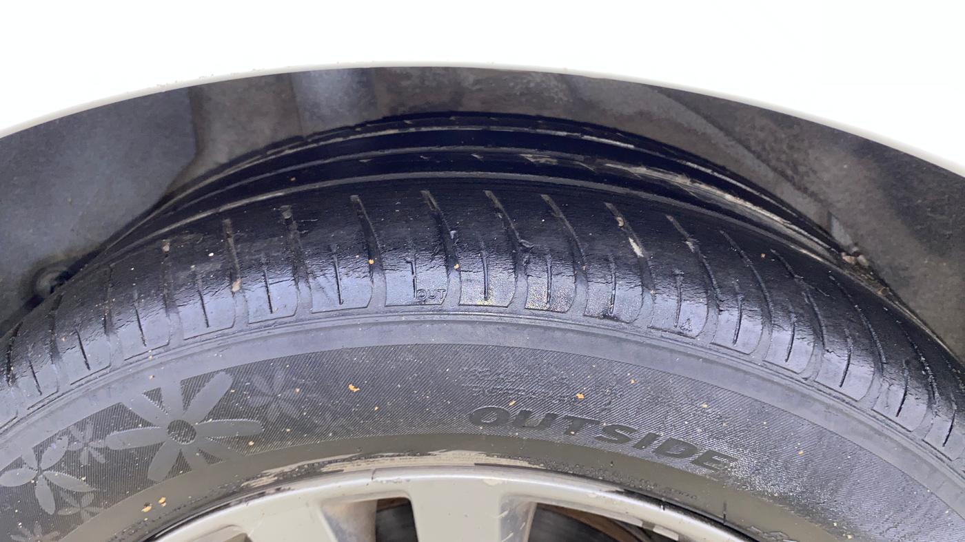 2016 Hyundai New Elantra 2.0 SX(O) AT PETROL, Petrol, Automatic, 1,01,417 km, Right Rear Tyre Tread
