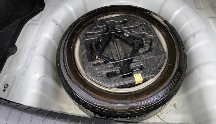 2016 Hyundai New Elantra 2.0 SX(O) AT PETROL, Petrol, Automatic, 1,01,757 km, Spare Tyre