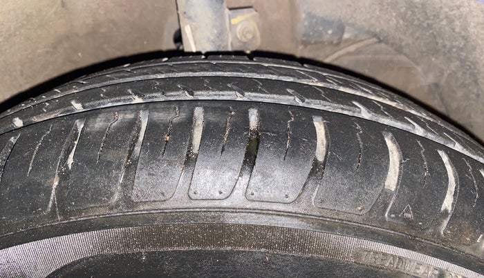 2019 Maruti Dzire VXI AMT, Petrol, Automatic, 25,666 km, Right Front Tyre Tread