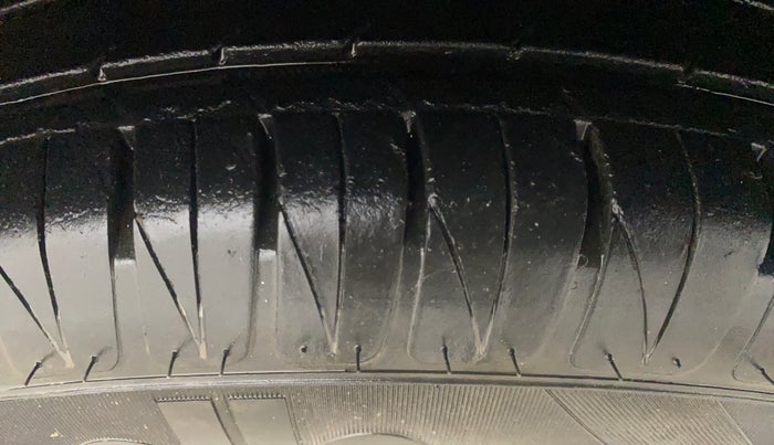 2021 Hyundai AURA SX PLUS 1.2 AMT, Petrol, Automatic, 93,830 km, Right Front Tyre Tread