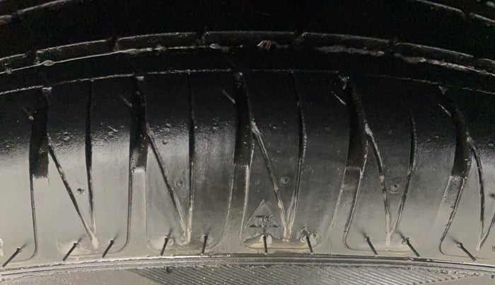 2021 Hyundai AURA SX PLUS 1.2 AMT, Petrol, Automatic, 93,830 km, Right Rear Tyre Tread