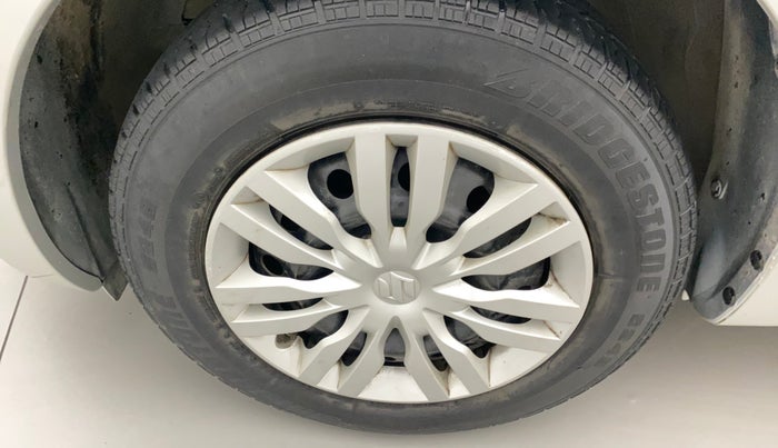 2019 Maruti Swift VXI, Petrol, Manual, 44,583 km, Left front tyre - Minor crack