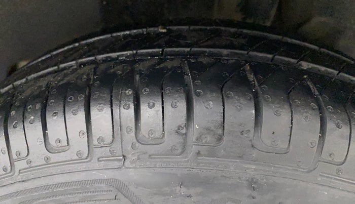 2019 Maruti Swift VXI, Petrol, Manual, 44,583 km, Left Rear Tyre Tread