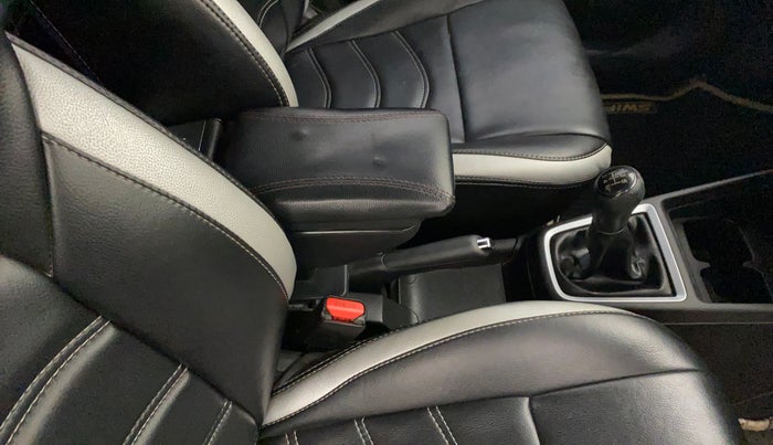 2019 Maruti Swift VXI, Petrol, Manual, 44,583 km, Driver seat - Armrest has minor damage