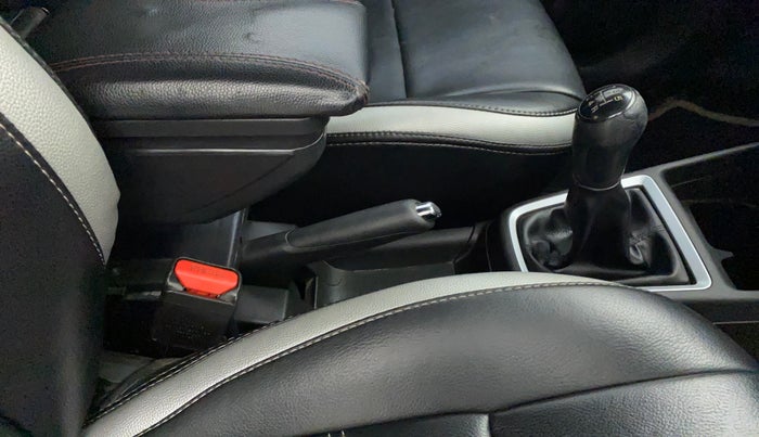 2019 Maruti Swift VXI, Petrol, Manual, 44,583 km, Gear Lever