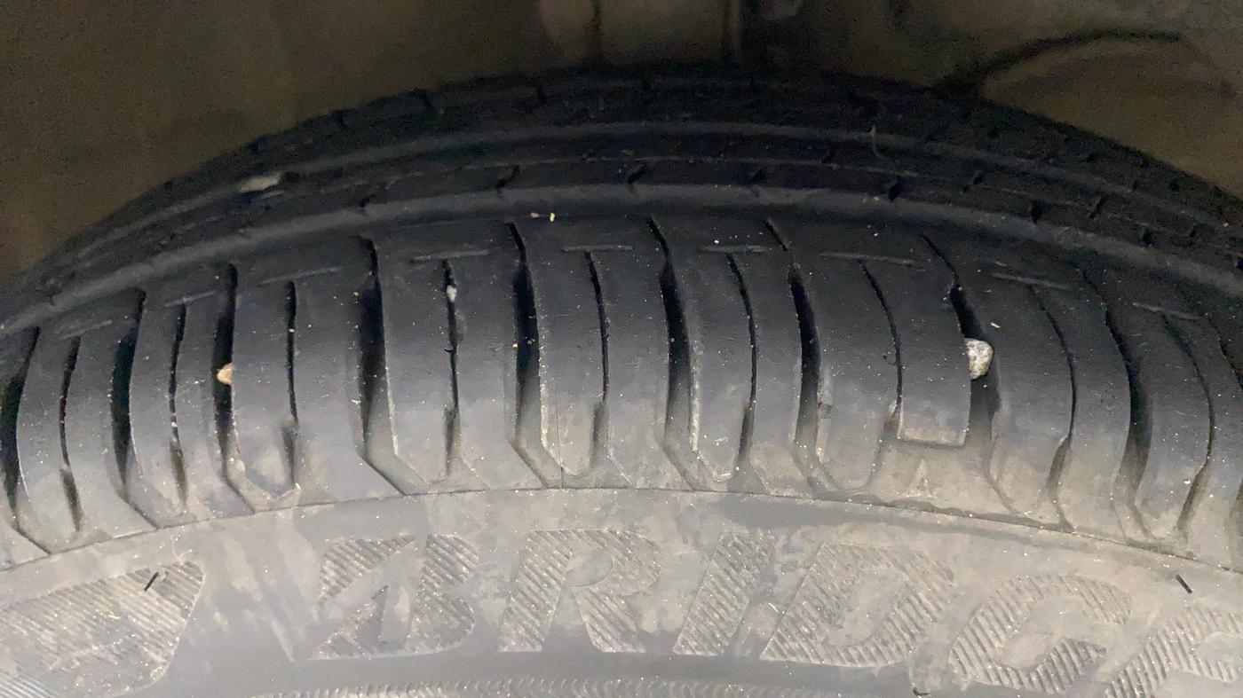 2019 Maruti Swift VXI, Petrol, Manual, 44,583 km, Right Front Tyre Tread
