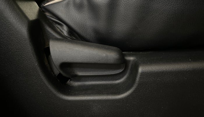 2015 Maruti Wagon R 1.0 VXI, Petrol, Manual, 49,111 km, Driver Side Adjustment Panel