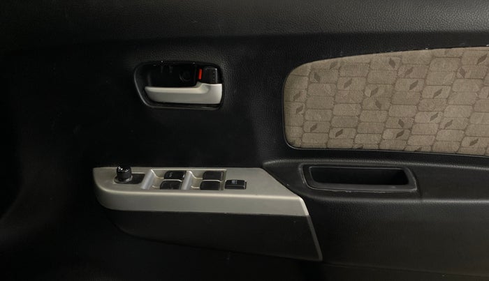 2015 Maruti Wagon R 1.0 VXI, Petrol, Manual, 49,111 km, Driver Side Door Panels Control