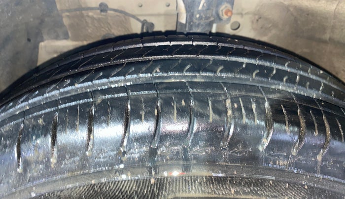 2015 Maruti Swift Dzire VDI, Diesel, Manual, 1,08,479 km, Left Front Tyre Tread
