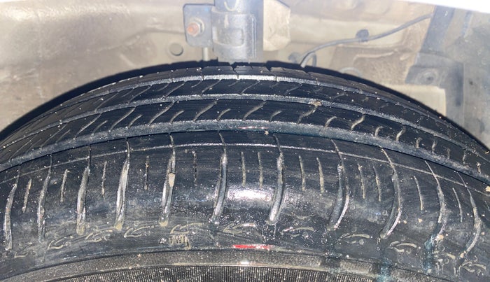 2015 Maruti Swift Dzire VDI, Diesel, Manual, 1,08,479 km, Right Front Tyre Tread
