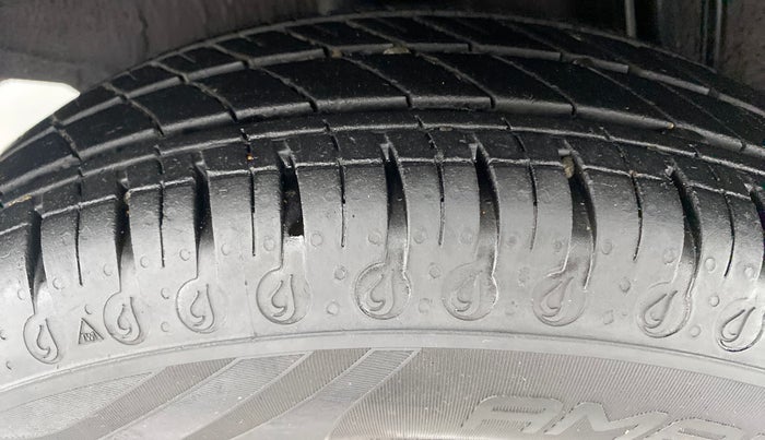 2021 Renault Kwid 1.0 RXT Opt AT, Petrol, Automatic, 14,312 km, Right Rear Tyre Tread