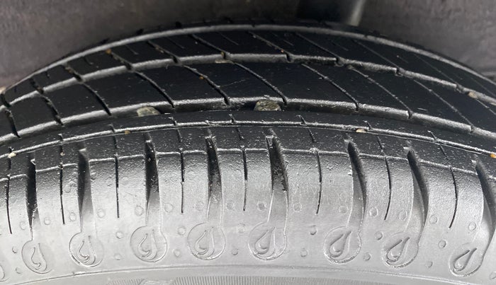 2021 Renault Kwid 1.0 RXT Opt AT, Petrol, Automatic, 14,312 km, Left Rear Tyre Tread