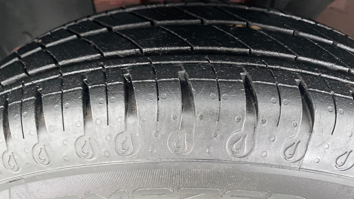 2021 Renault Kwid 1.0 RXT Opt AT, Petrol, Automatic, 14,312 km, Left Front Tyre Tread