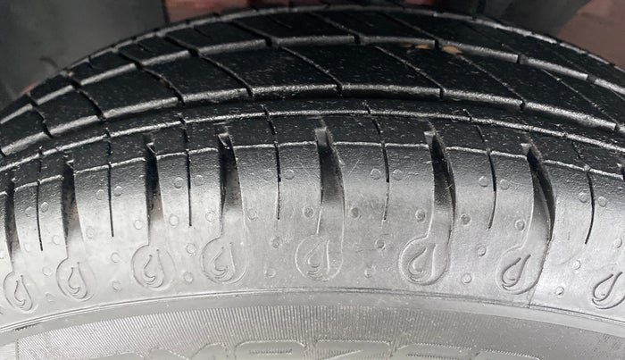 2021 Renault Kwid 1.0 RXT Opt AT, Petrol, Automatic, 14,312 km, Left Front Tyre Tread