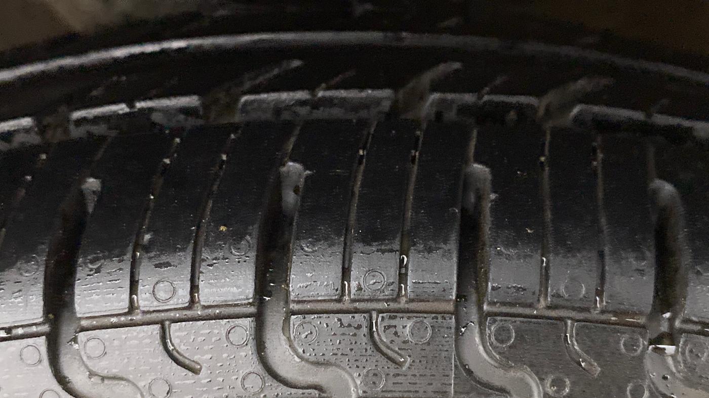 2012 Hyundai i10 SPORTZ 1.2 AT KAPPA2, Petrol, Automatic, 58,372 km, Right Front Tyre Tread