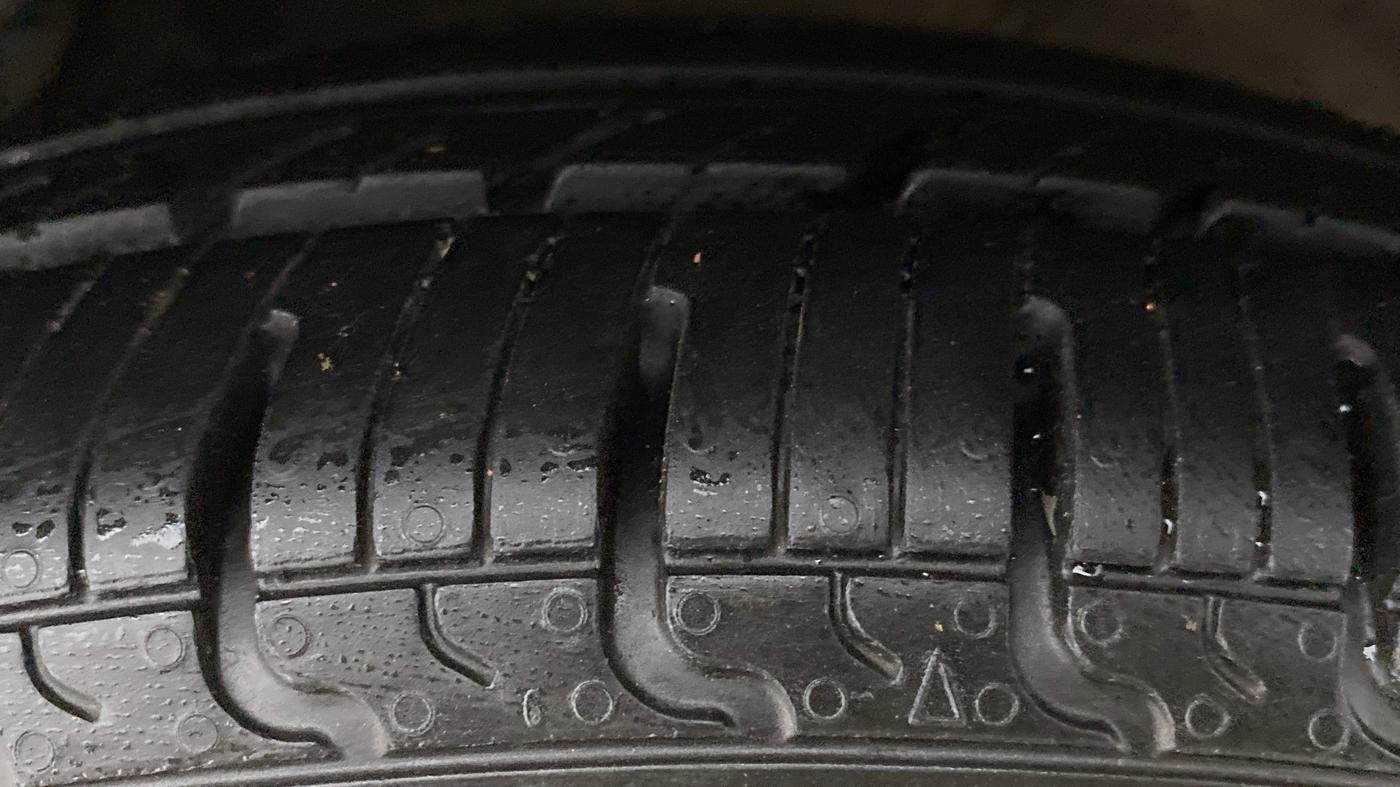 2012 Hyundai i10 SPORTZ 1.2 AT KAPPA2, Petrol, Automatic, 58,372 km, Left Front Tyre Tread
