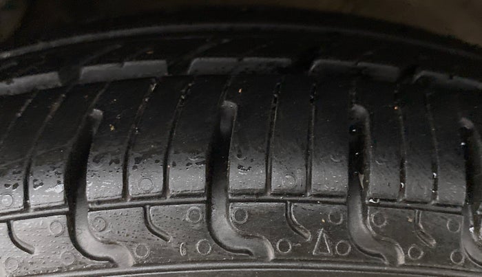 2012 Hyundai i10 SPORTZ 1.2 AT KAPPA2, Petrol, Automatic, 58,372 km, Left Front Tyre Tread