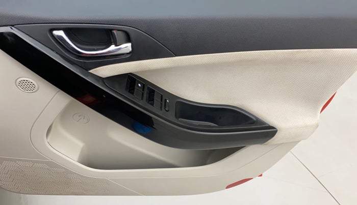 2020 Tata NEXON XZA PLUS SUNROOF PETROL, Petrol, Automatic, 17,921 km, Driver Side Door Panels Control
