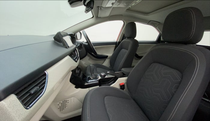 2020 Tata NEXON XZA PLUS SUNROOF PETROL, Petrol, Automatic, 17,921 km, Right Side Front Door Cabin