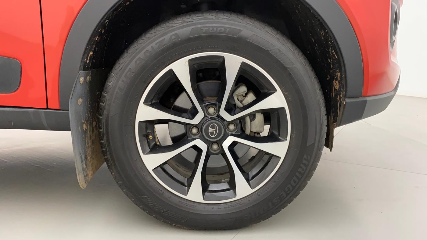 2020 Tata NEXON XZA PLUS SUNROOF PETROL, Petrol, Automatic, 17,921 km, Right Front Wheel