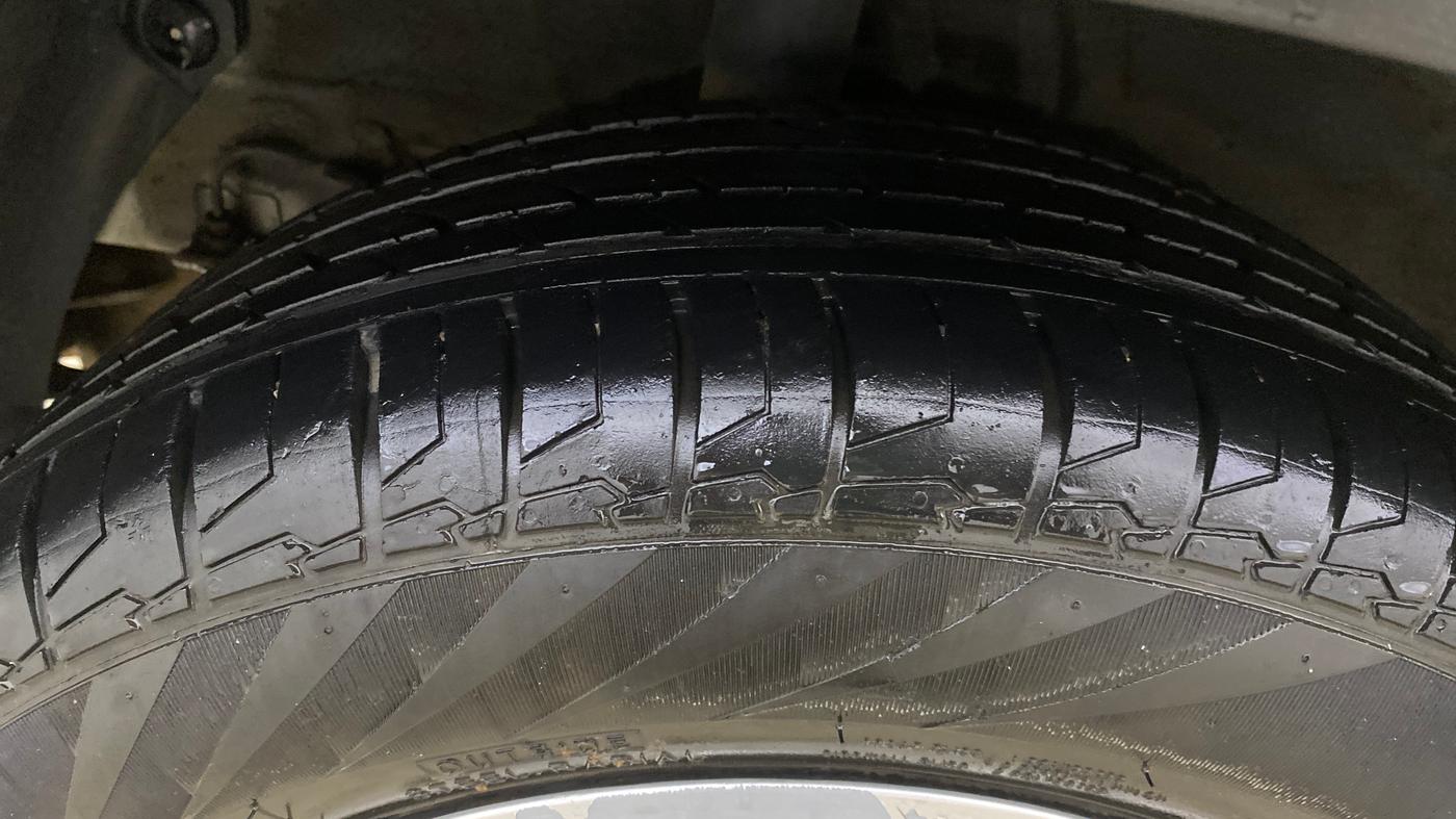 2021 KIA SONET HTK PLUS 1.0 IMT, Petrol, Manual, 40,292 km, Right Rear Tyre Tread