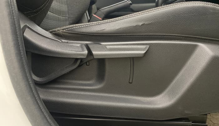 2021 KIA SONET HTK PLUS 1.0 IMT, Petrol, Manual, 40,517 km, Driver Side Adjustment Panel