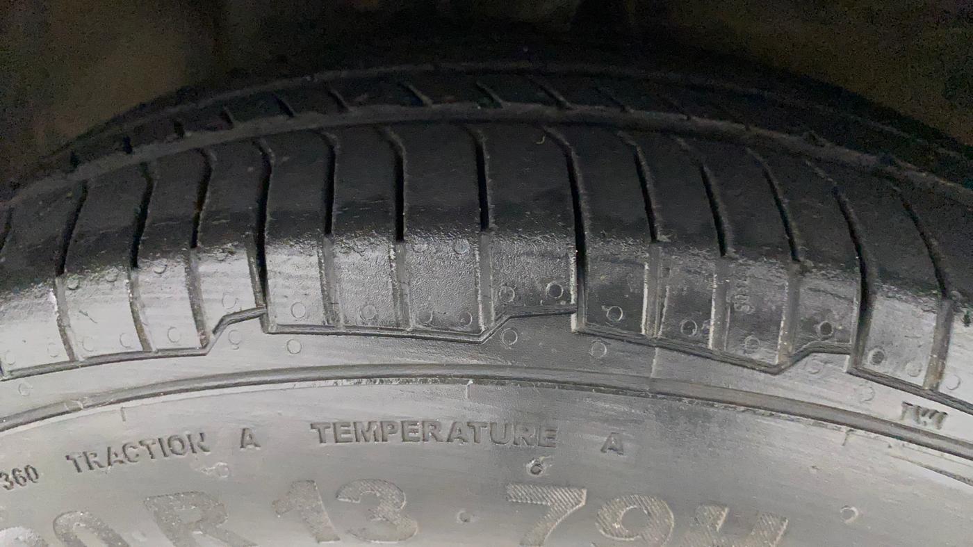 2013 Hyundai i10 MAGNA 1.2, Petrol, Manual, 58,937 km, Right Front Tyre Tread