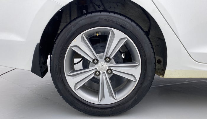 2018 Hyundai Verna 1.6 CRDI SX + AT, Diesel, Automatic, 66,035 km, Right Rear Wheel