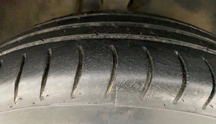 2011 Maruti Alto LXI, Petrol, Manual, 48,605 km, Right Front Tyre Tread