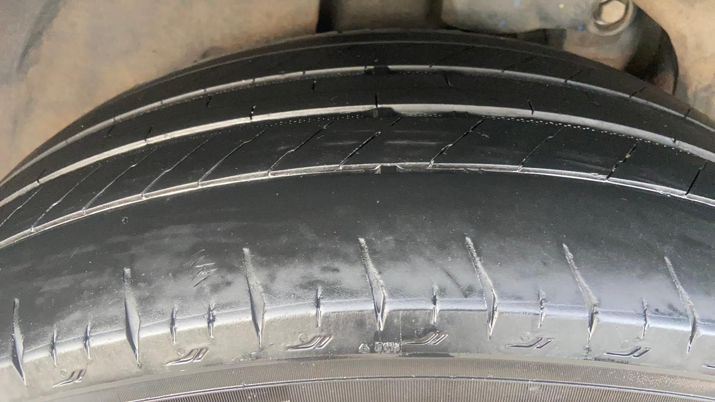 2024 Tata Safari ACCOMPLISHED PLUS DARK EDITION, Diesel, Manual, 44,296 km, Right Rear Tyre Tread
